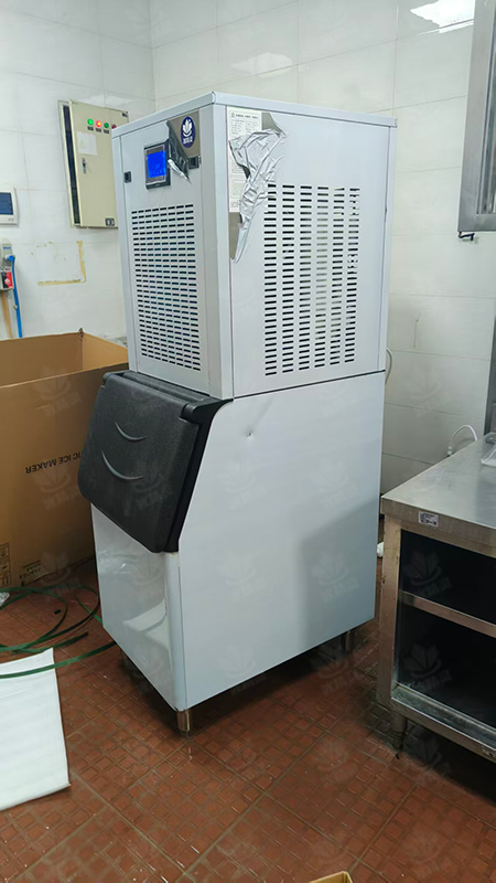 250公斤雪花制冰机交付海南省三亚市《希尔顿逸林酒店》