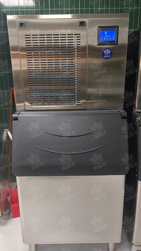 400公斤雪花制冰机交付辽宁省营口市《天天渔港》