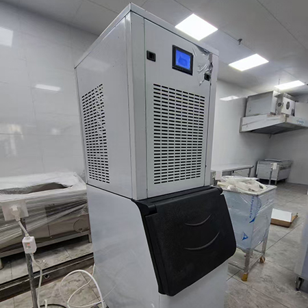 300公斤雪花制冰机交付江西省南昌某假日酒店