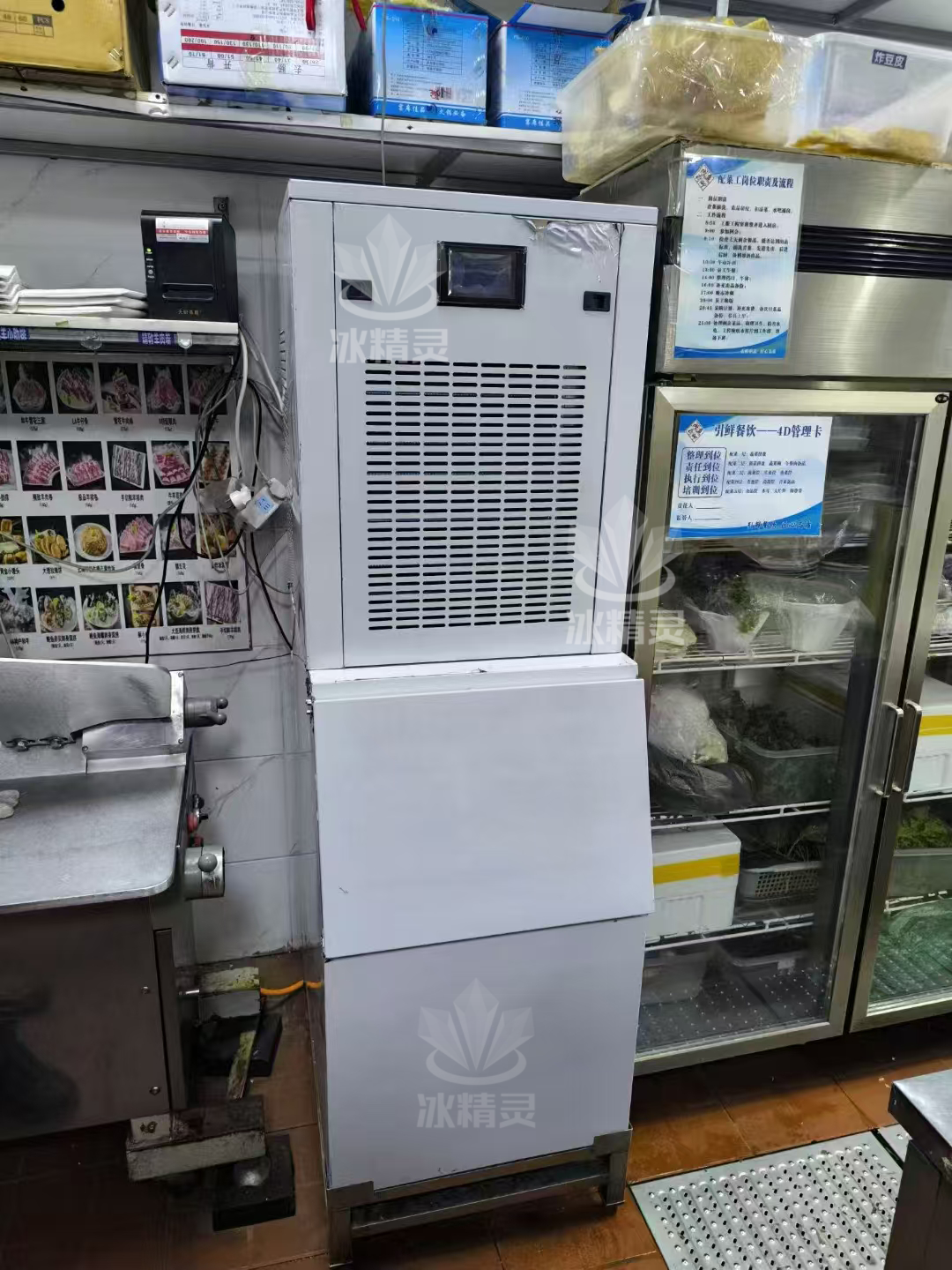 300公斤雪花制冰机交付黑龙江齐齐哈尔市《斑鱼府火锅》