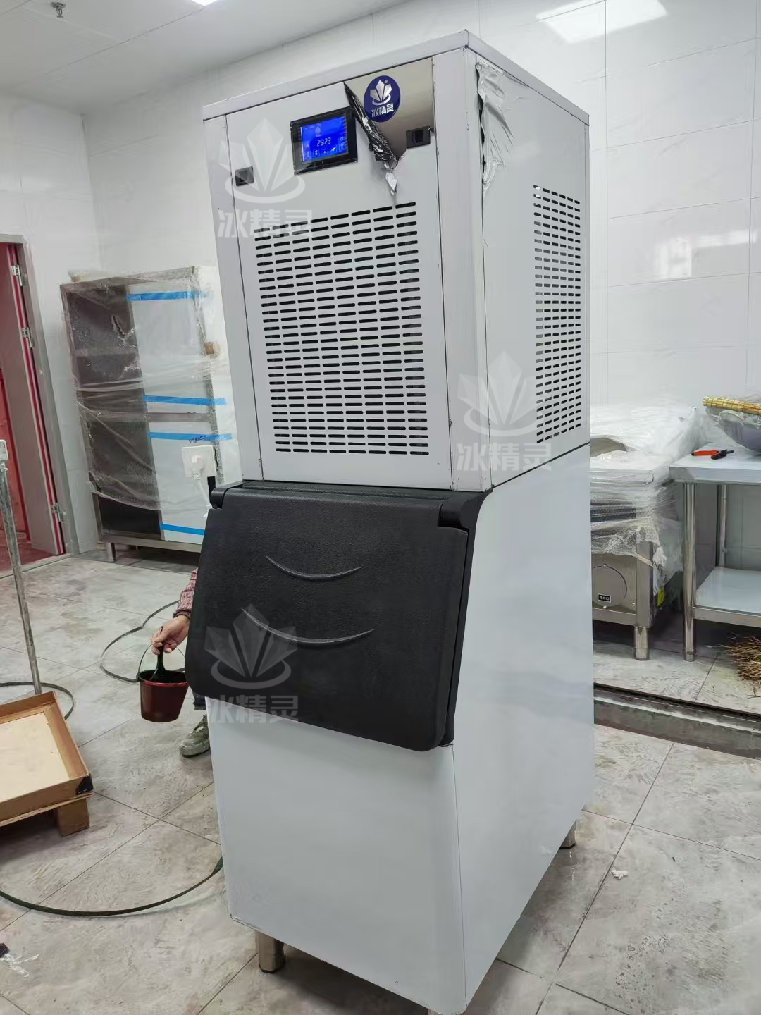250公斤雪花机交付江苏常州市《德庄火锅店》