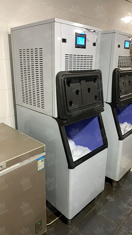 300公斤雪花制冰机交付四川绵阳市涪城区《塘坊坝子庭院火锅》