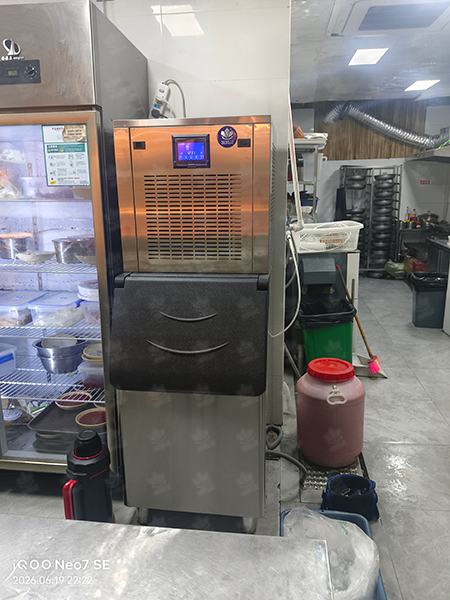 200公斤雪花制冰机交付江苏省连云港市《蜀莱蜀往川渝火锅》