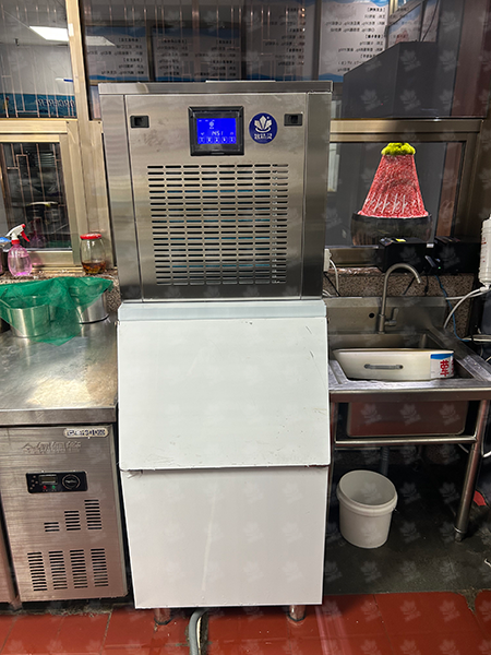 150公斤雪花制冰机交付甘肃省兰州市榆中县《音乐火锅》