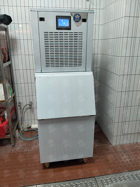 200公斤雪花制冰机交付江西南昌市红谷滩区《潮正和火锅》