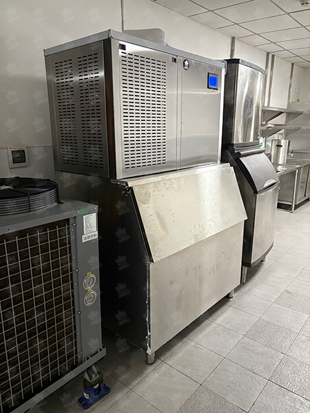 1吨雪花制冰机交付四川省成都市锦江区《成都群光君悦酒店》